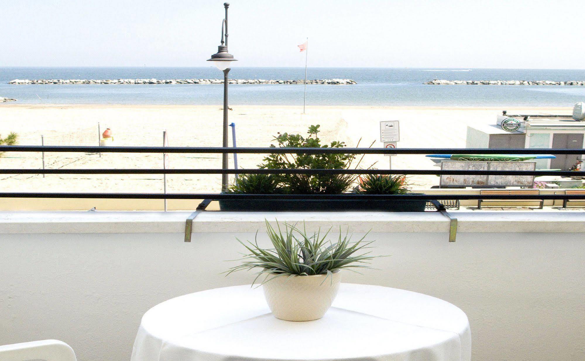 Hotel Ariston 체제나티코 외부 사진